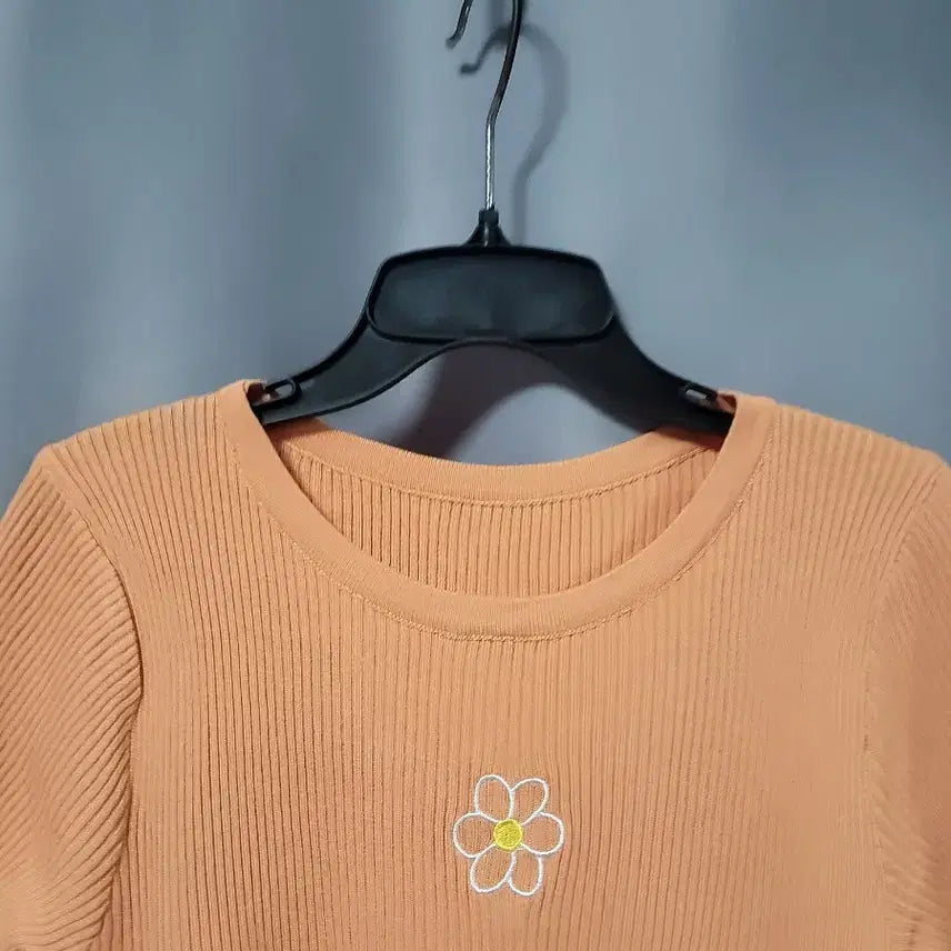 [BUNJANG] Floral Embroidery Ribbed Knit Top / 꽃자수 골지니트