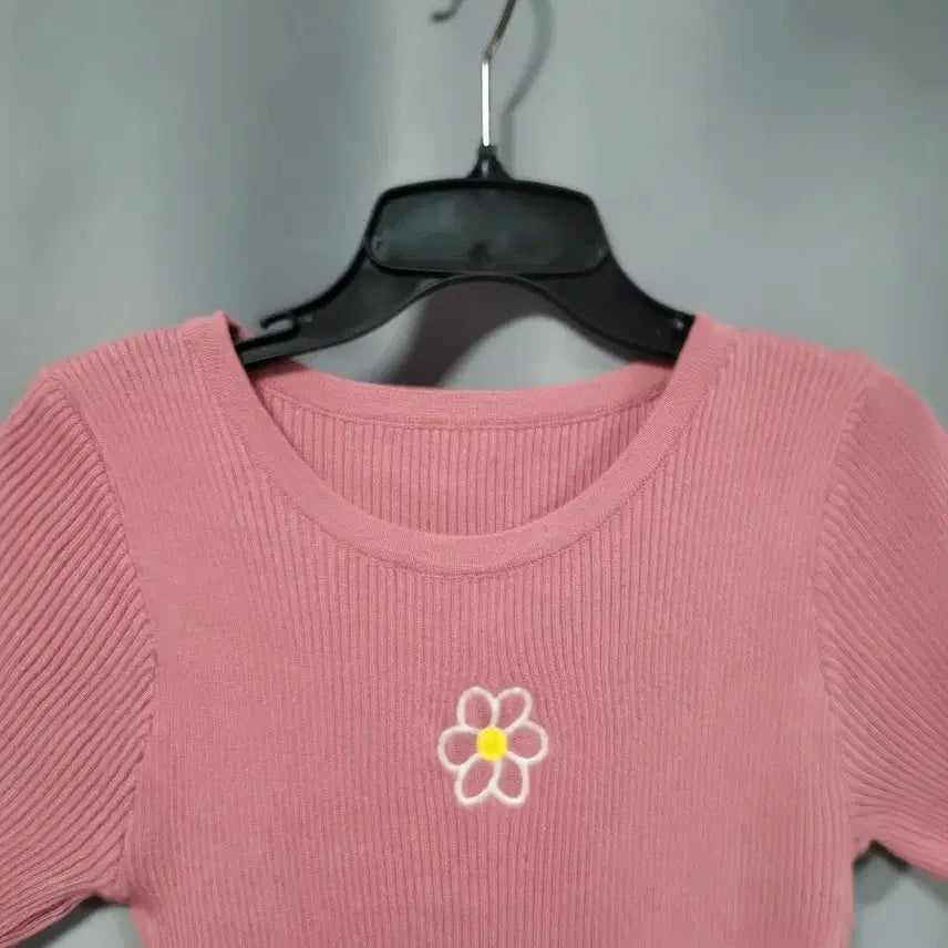 [BUNJANG] Floral Embroidery Ribbed Knit Top / 꽃자수 골지니트