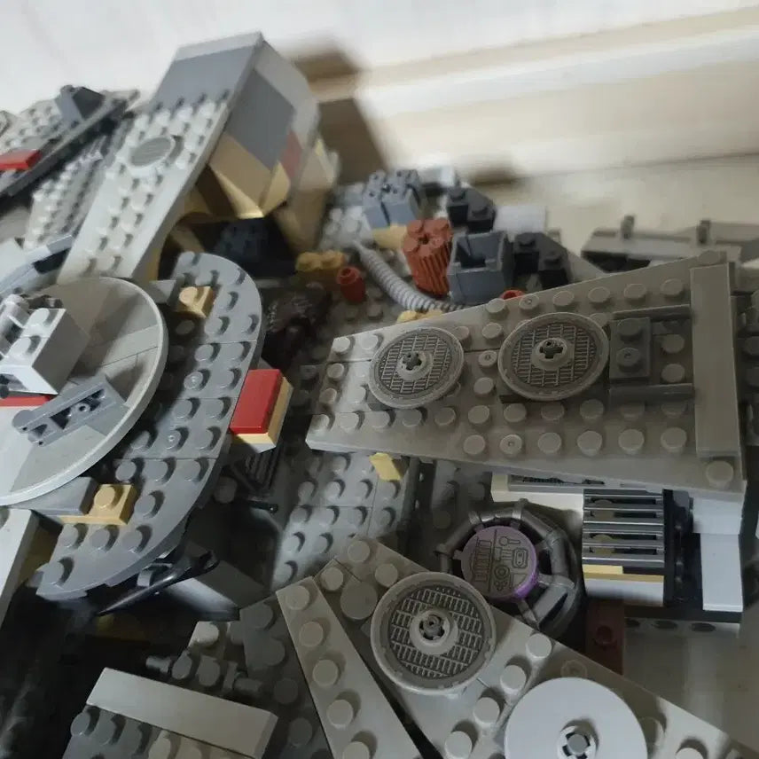 [BUNJANG] LEGO Star Wars Millennium Falcon 75105 / 레고 스타워즈 밀레니엄 팔콘