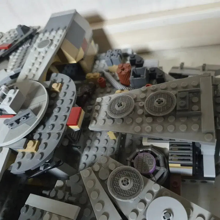 [BUNJANG] LEGO Star Wars Millennium Falcon 75105 / 레고 스타워즈 밀레니엄 팔콘