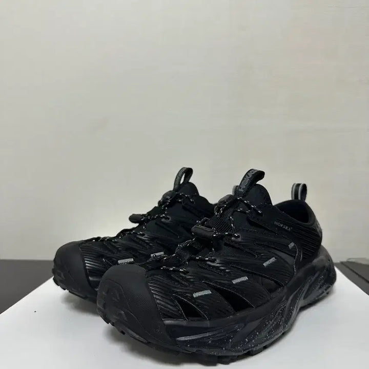 [BUNJANG] Hoka Hopara Black Castle Rock Size 240 / 호카 호파라 블랙 캐슬 락 240사이즈