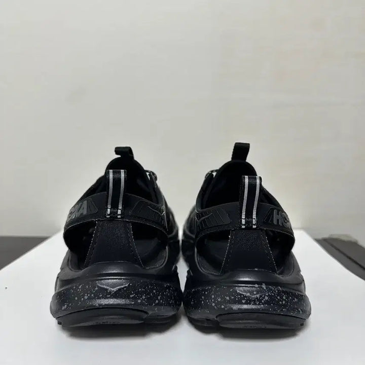 [BUNJANG] Hoka Hopara Black Castle Rock Size 240 / 호카 호파라 블랙 캐슬 락 240사이즈