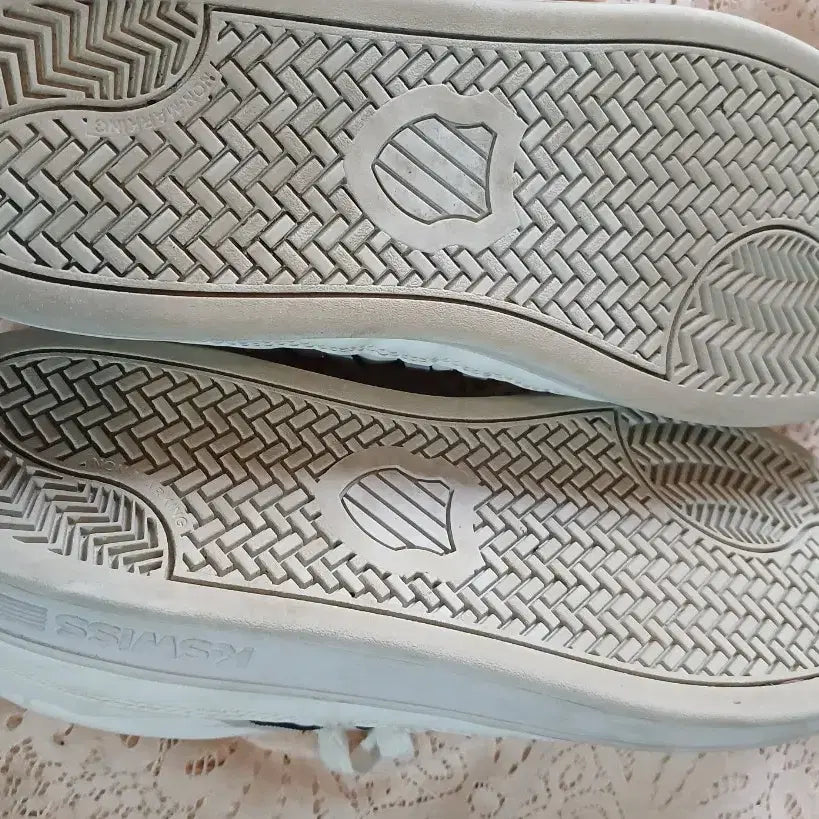 [BUNJANG] K-Swiss White Sneakers / 케이스위스 흰색 스니커즈 운동화