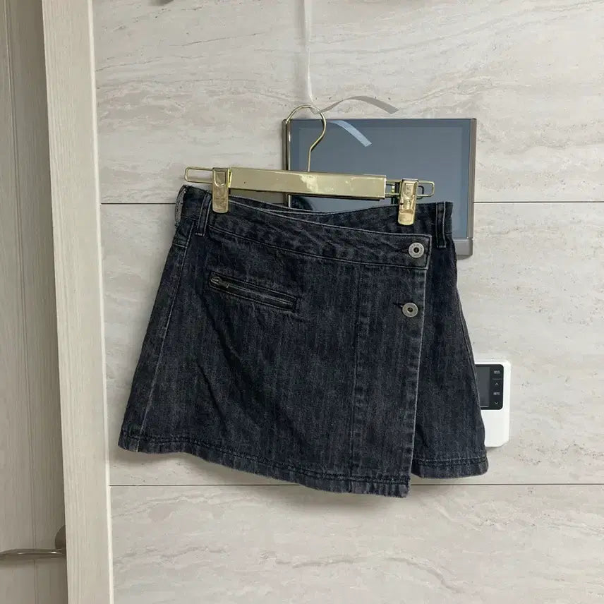 [BUNJANG] Matin Kim Black Denim Mini Skirt (Size 55) / 마뗑킴 데님 스커트55