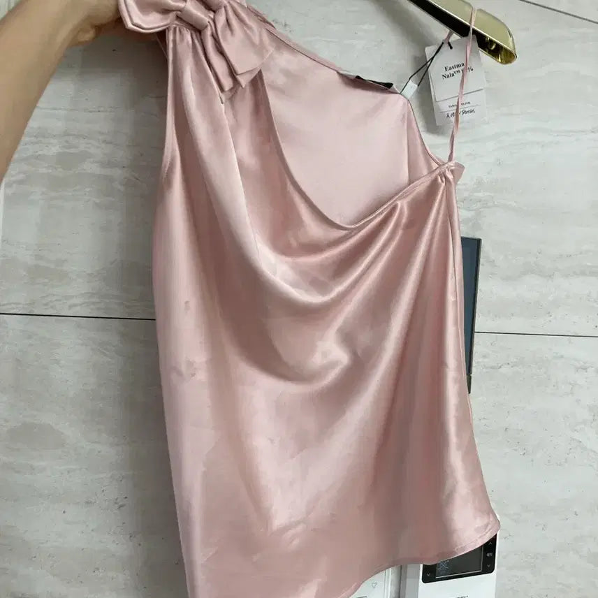 [BUNJANG] And Other Stories Silk Style Ribbon Tank Top (Size 66) / 앤아더스토리즈 실크스타일 리본 나시66