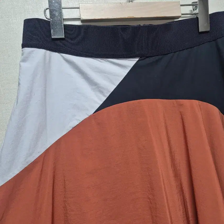 [BUNJANG] COS Color-Block A-Line Long Skirt / cos 배색 A라인 롱 스커트