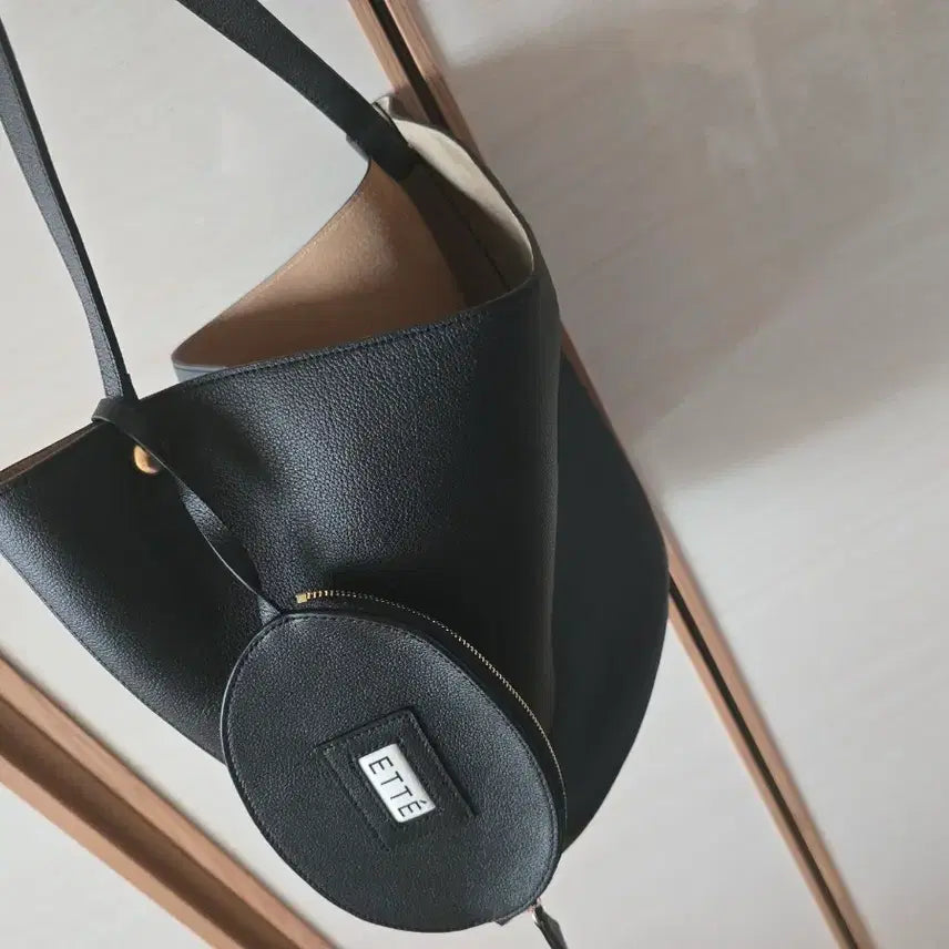 [BUNJANG] Eté Leather Shoulder Bag - Black / 에떼 가죽 숄더백ㅡ새제품