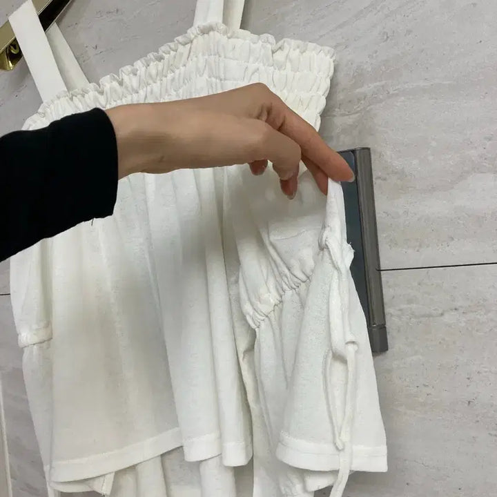 [BUNJANG] White Shirring Blouse Free Size / 화이트 셔링 블라우스 끈 free 수입