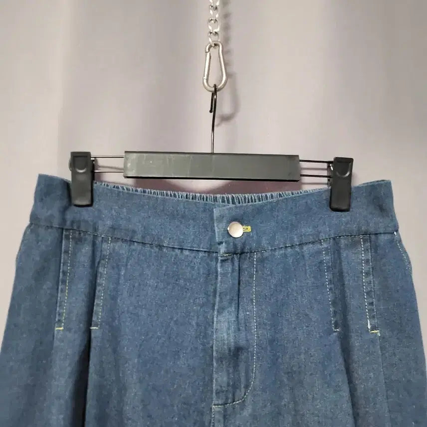 [SOLD OUT] 핀턱 데님 반바지