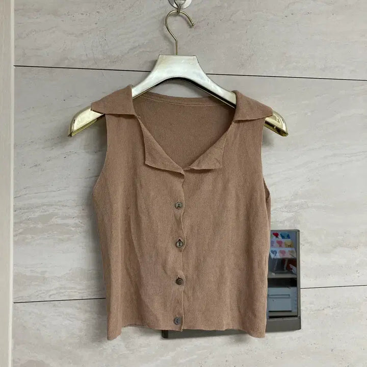 [BUNJANG] Beige V-Neck Knit Sleeveless Top / 베이지색 브이넥 니트 슬리브리스
