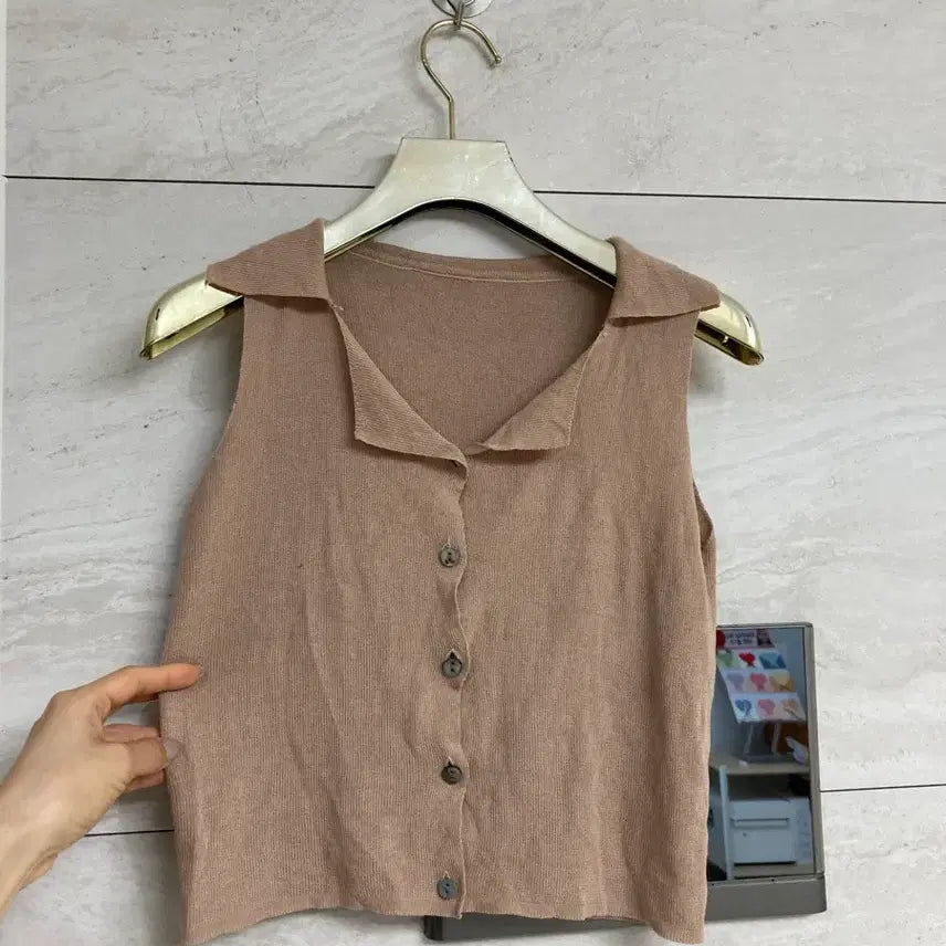 [BUNJANG] Beige V-Neck Knit Sleeveless Top / 베이지색 브이넥 니트 슬리브리스