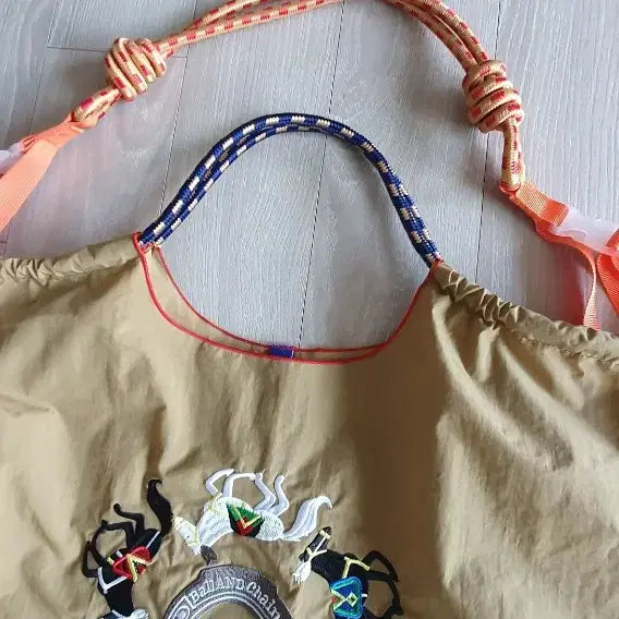 [BUNJANG] Ball And Chain Embroidered Shoulder Bag / Ball And Chain 말 자수 숄더백