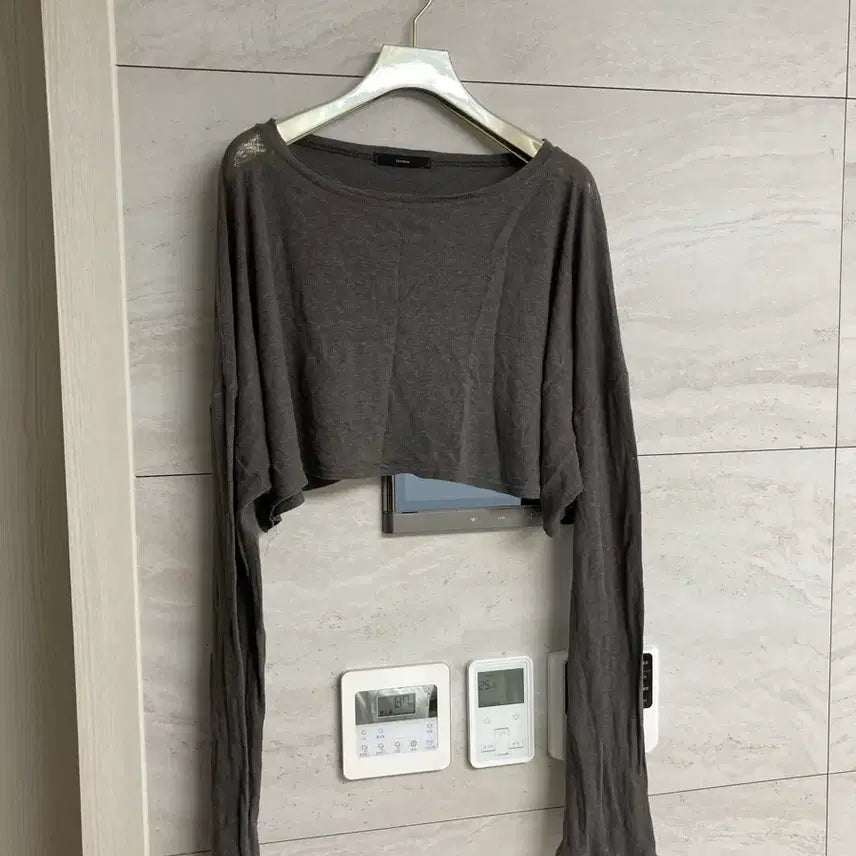 [BUNJANG] Lovemeow Charcoal Long Sleeve Crop T-shirt / 러브미우 차콜긴팔 크롭티