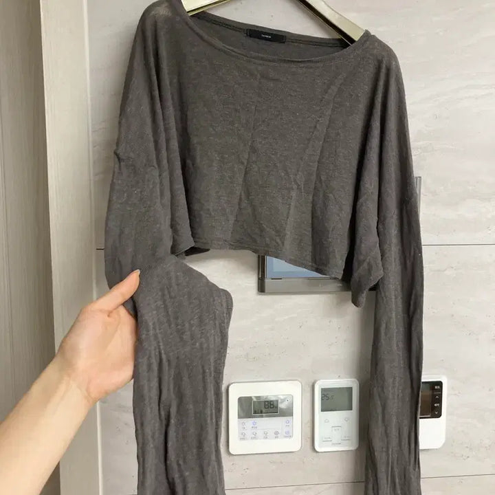 [BUNJANG] Lovemeow Charcoal Long Sleeve Crop T-shirt / 러브미우 차콜긴팔 크롭티