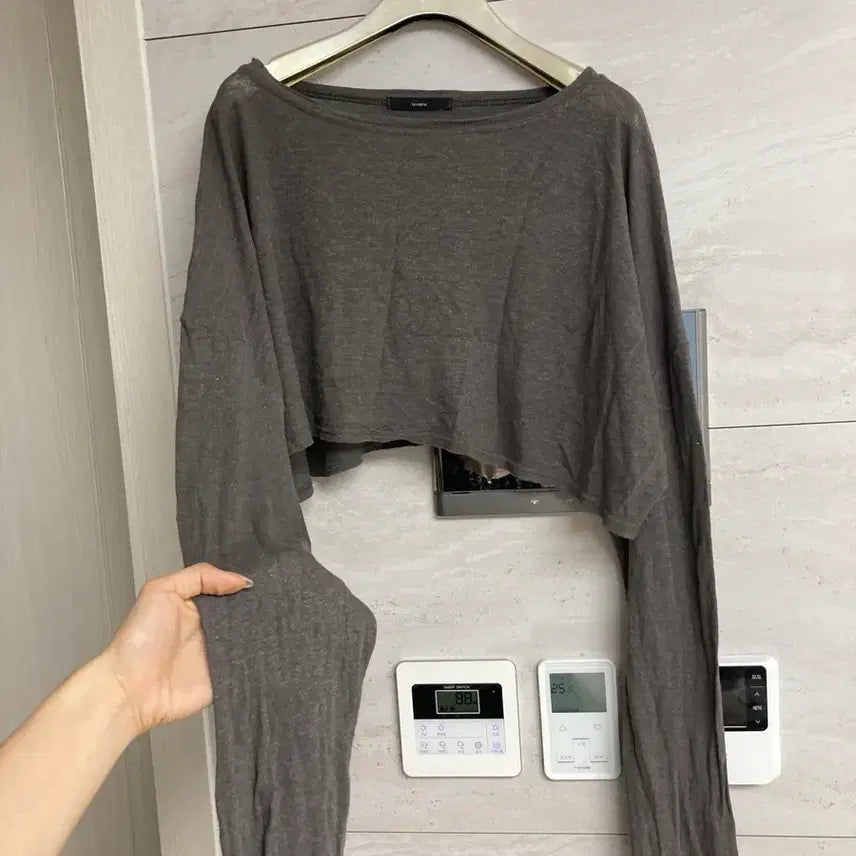 [BUNJANG] Lovemeow Charcoal Long Sleeve Crop T-shirt / 러브미우 차콜긴팔 크롭티