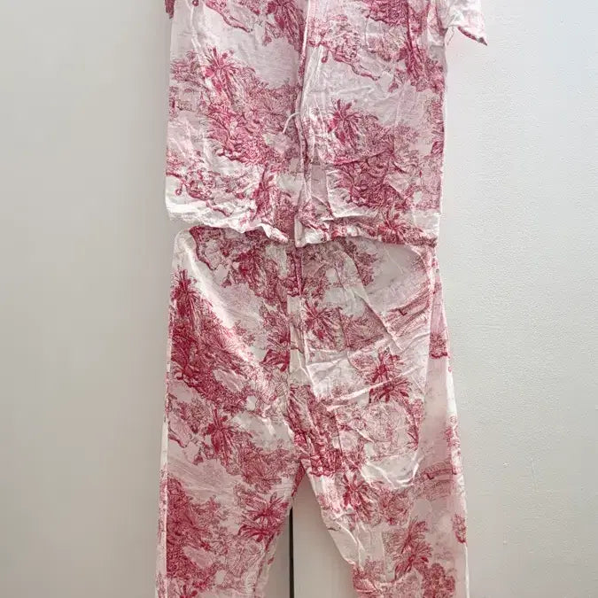 [BUNJANG] Bali Drawing Pattern Pajama Shirt and Pants Set / (새상품) 발리에서구매한 드로잉 패턴 잠옷 셔츠 바지 세트