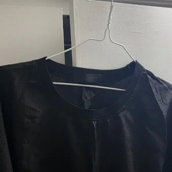 [BUNJANG] Black Cropped Nylon Swishy T-Shirt Sweatshirt / (새상품) 블랙 크롭 나일론 바스락 티셔츠 맨투맨