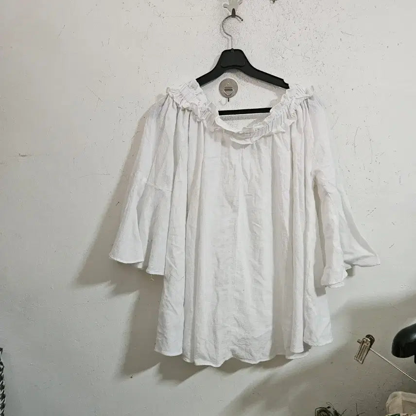 [BUNJANG] White Off-the-Shoulder Blouse 7/10 Sleeve / 화이트 오프숄더 블라우스 7부