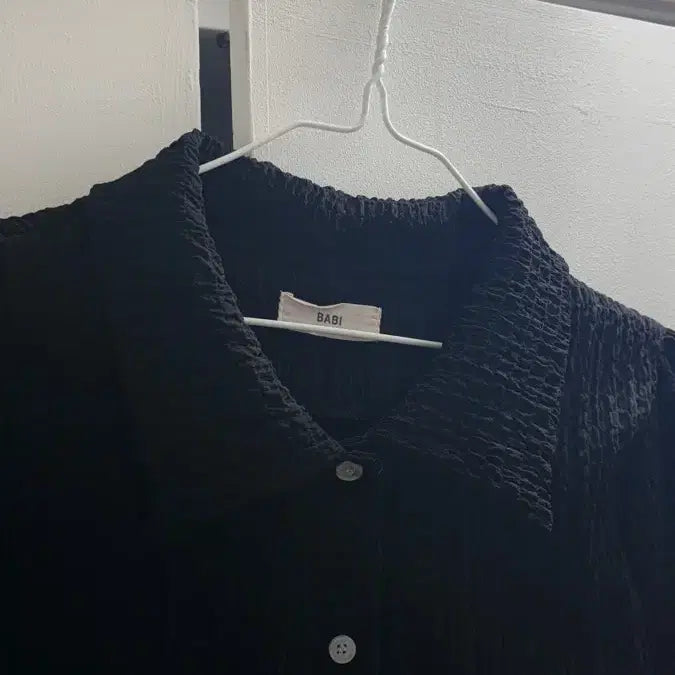 [BUNJANG] Black Textured Crop Shirt / 블랙 텍스처 크롭 셔츠