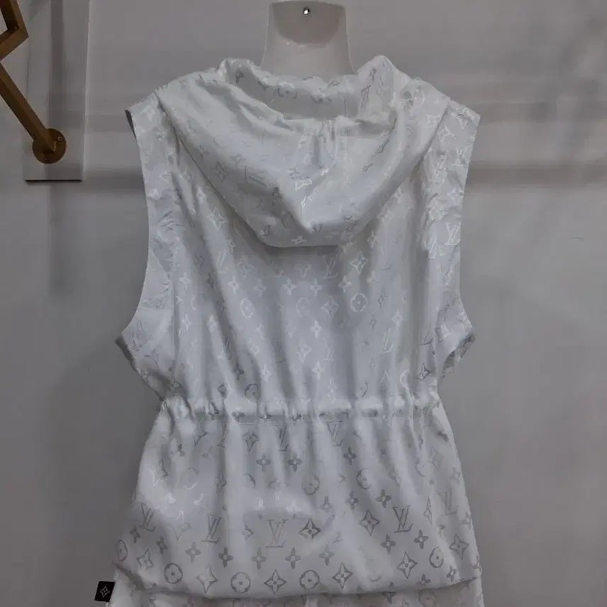 [BUNJANG] White Silk Hooded Vest and Shorts Set / 화이트  실크 후드 조끼 반바지 세트44~66까지