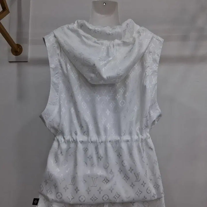 [BUNJANG] White Silk Hooded Vest and Shorts Set / 화이트  실크 후드 조끼 반바지 세트44~66까지