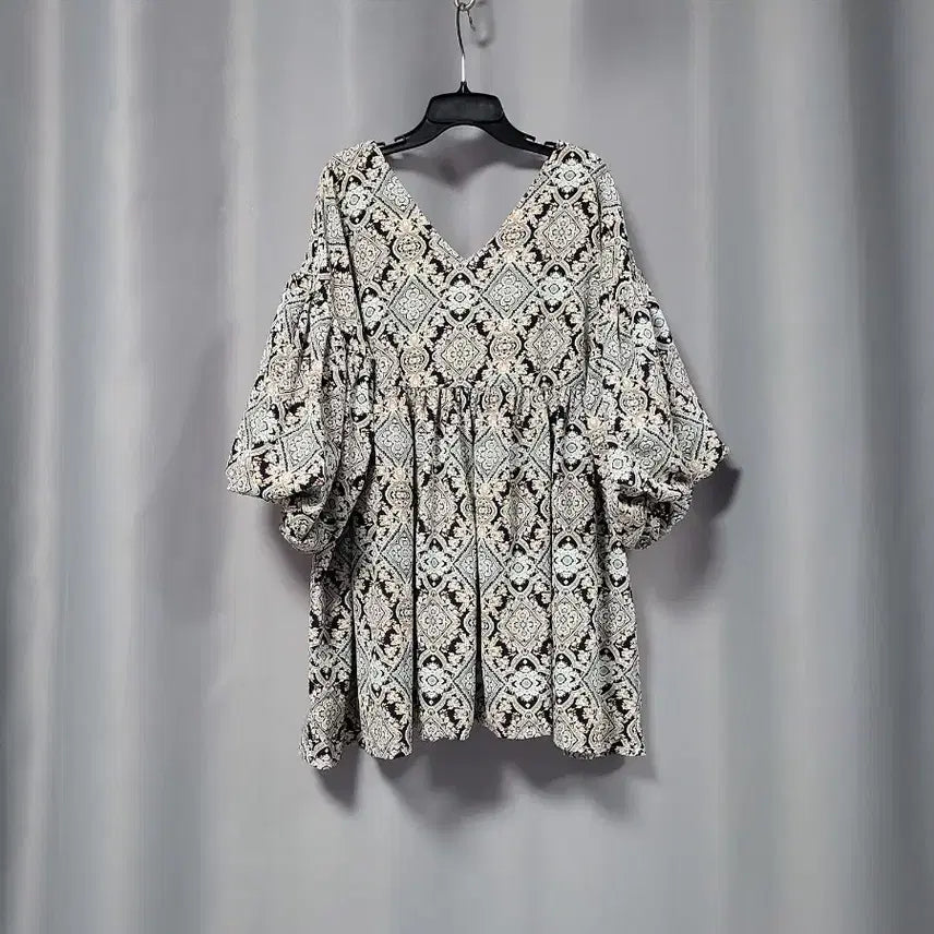 [BUNJANG] V-Neck Volume Sleeve Shirring Blouse / 브이넥 볼륨소매 셔링 블라우스