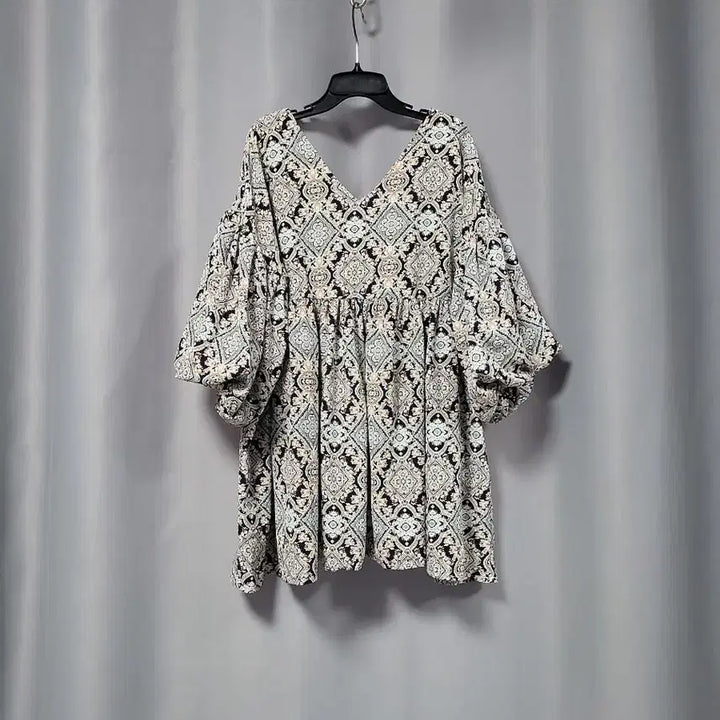 [BUNJANG] V-Neck Volume Sleeve Shirring Blouse / 브이넥 볼륨소매 셔링 블라우스