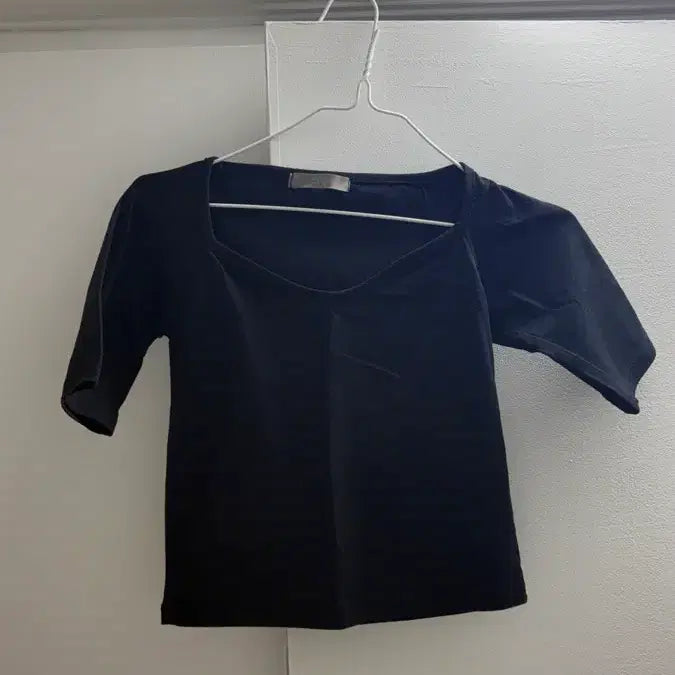 [BUNJANG] Clo Black Square Neck Short Sleeve Crop T-Shirt / (새상품) clo 클로 블랙 스퀘어넥 반팔 크롭 티셔츠