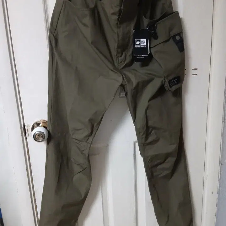 [BUNJANG] New Era Olive Cargo Pants / 뉴에라 카고 바지 올리브색