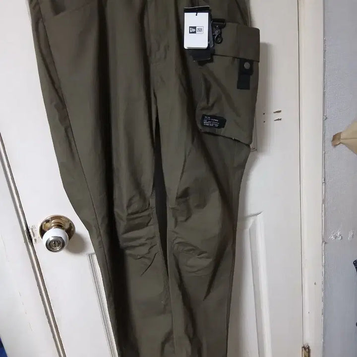 [BUNJANG] New Era Olive Cargo Pants / 뉴에라 카고 바지 올리브색