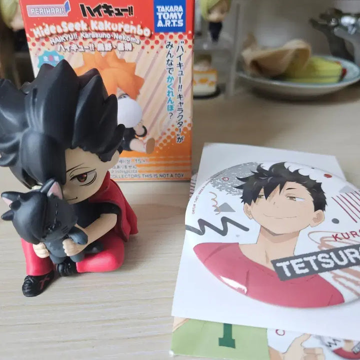 [BUNJANG] Haikyuu!! Kuroo Hide-and-Seek Figure &amp; Badge Set / 하이큐 쿠로오 숨바꼭질 피규어 + 뱃지 세트