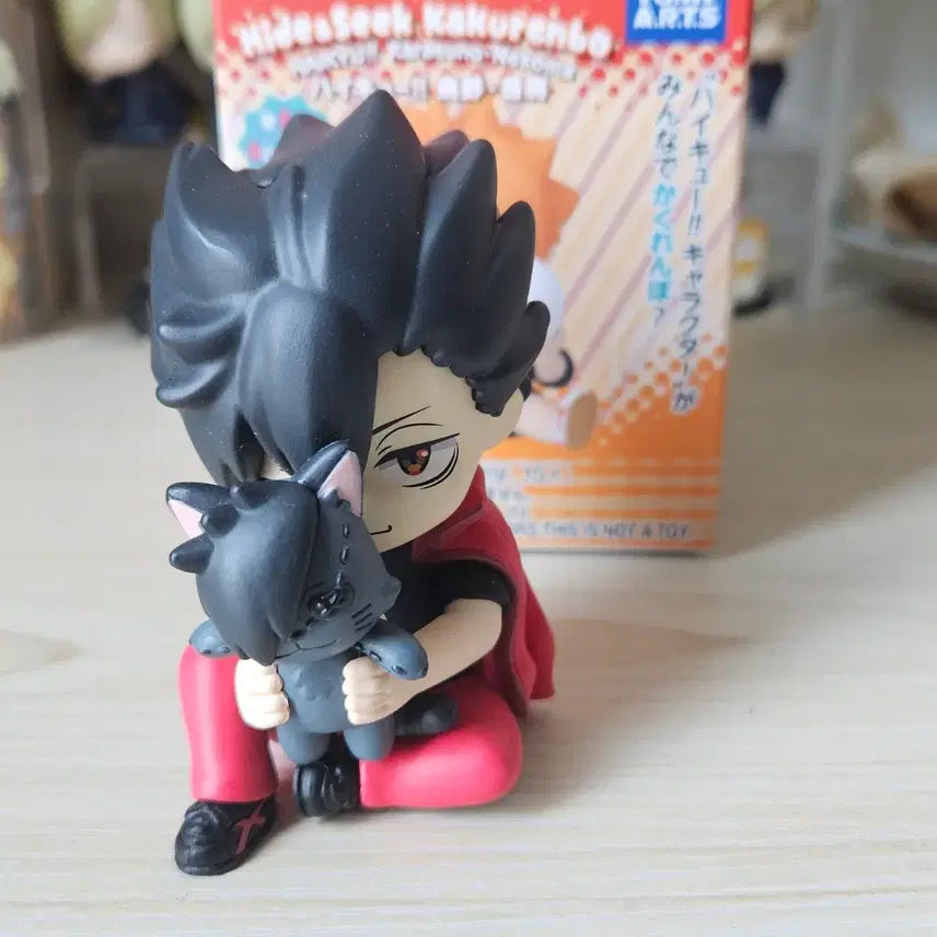 [BUNJANG] Haikyuu!! Kuroo Hide-and-Seek Figure &amp; Badge Set / 하이큐 쿠로오 숨바꼭질 피규어 + 뱃지 세트
