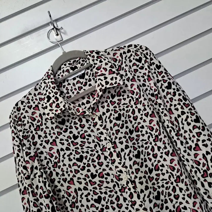 [BUNJANG] Crocodile Pattern Blouse Size 77 / 크로커다일 귀욤패턴 블라우스 77 옷장꾸미기