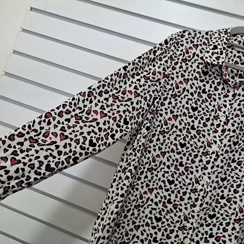 [BUNJANG] Crocodile Pattern Blouse Size 77 / 크로커다일 귀욤패턴 블라우스 77 옷장꾸미기
