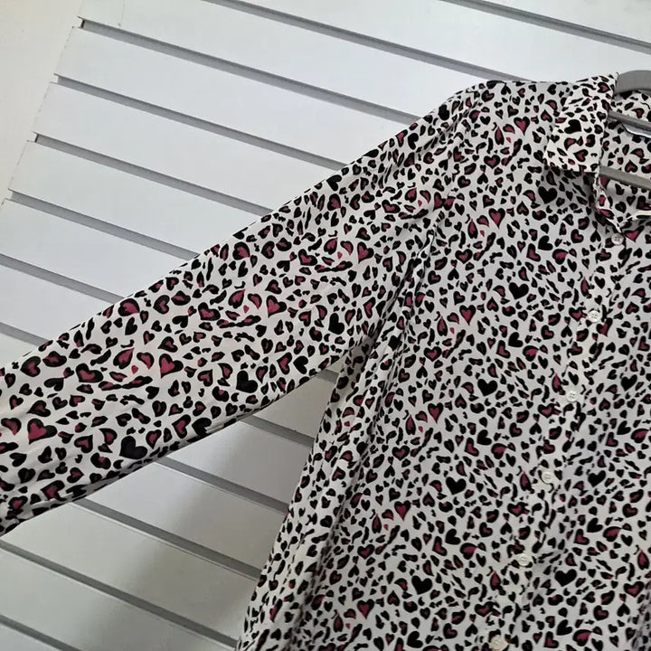 [BUNJANG] Crocodile Pattern Blouse Size 77 / 크로커다일 귀욤패턴 블라우스 77 옷장꾸미기
