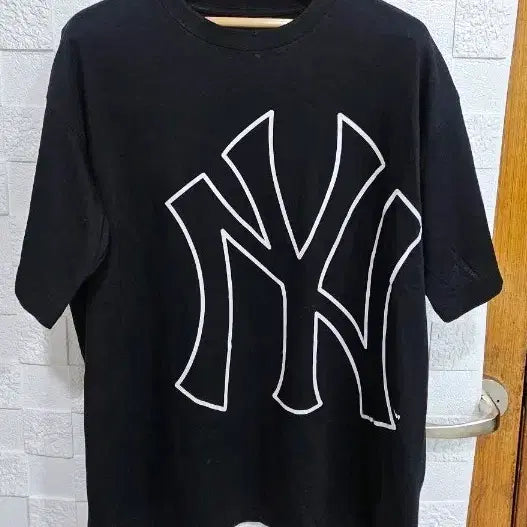 [BUNJANG] MLB New York Yankees Black T-Shirt / MLB 뉴욕 양키스 블랙 반팔 티셔츠