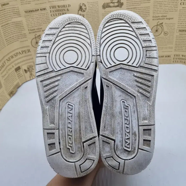 [BUNJANG] Nike Jordan 3 Kids Mid Top Sneakers / 나이키 조던3 아동미드235
