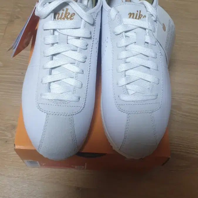 [BUNJANG] Nike Cortez White Suede Punching Logo Sneakers / 나이키 코르테즈 240 새상품 w NIKE CORTEZ LT