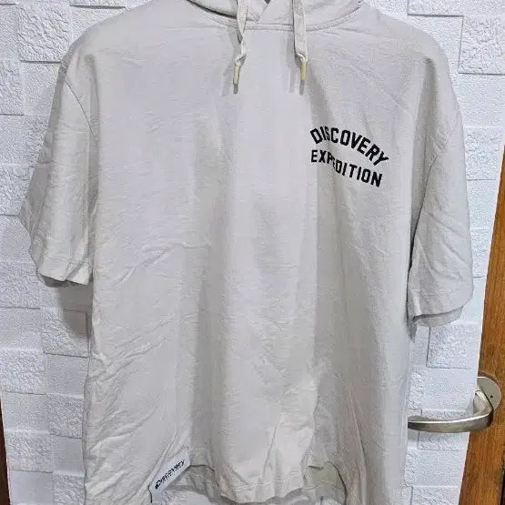 [BUNJANG] Discovery Expedition Ivory Short-Sleeve Hoodie / 디스커버리 익스페디션 반팔 후드티 아이보리