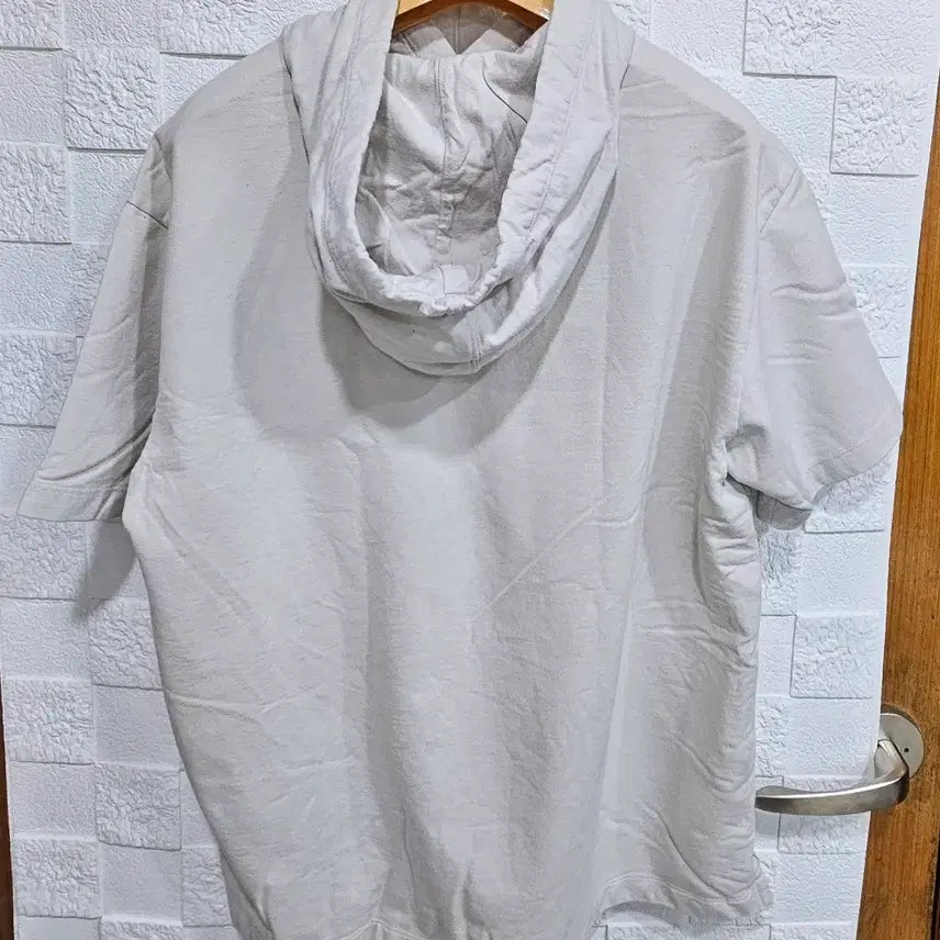 [BUNJANG] Discovery Expedition Ivory Short-Sleeve Hoodie / 디스커버리 익스페디션 반팔 후드티 아이보리