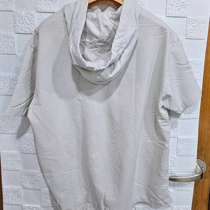 [BUNJANG] Discovery Expedition Ivory Short-Sleeve Hoodie / 디스커버리 익스페디션 반팔 후드티 아이보리