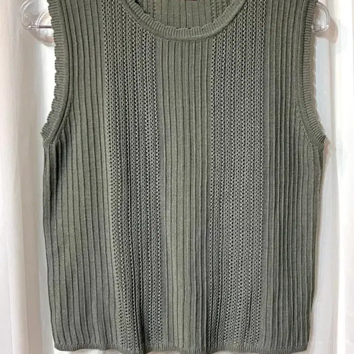 [BUNJANG] BETWEEN EIGHT Olive Knit Vest Free Size / (새상품) BETWEEN EIGHT 올리브 니트 조끼 FREE