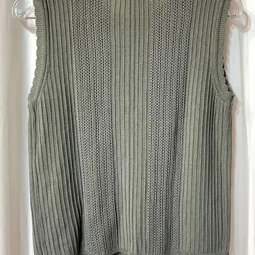 [BUNJANG] BETWEEN EIGHT Olive Knit Vest Free Size / (새상품) BETWEEN EIGHT 올리브 니트 조끼 FREE
