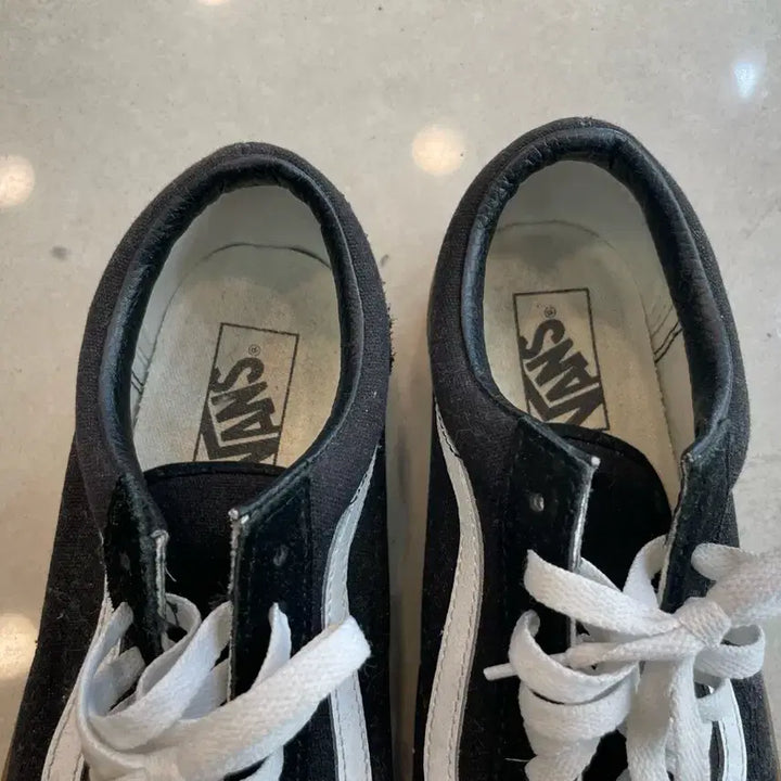 [BUNJANG] Vans Old Skool Suede Sneakers / 반스 올드스쿨 스웨이드 스니커즈 270mm