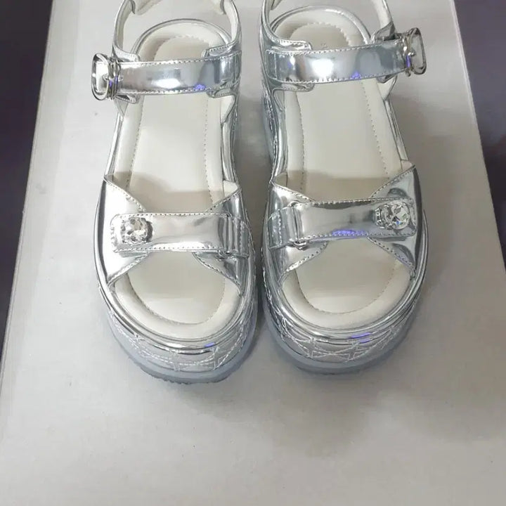 [BUNJANG] SUECOMMA BONNIE Silver Sandals / 슈콤마보니 샌들 230