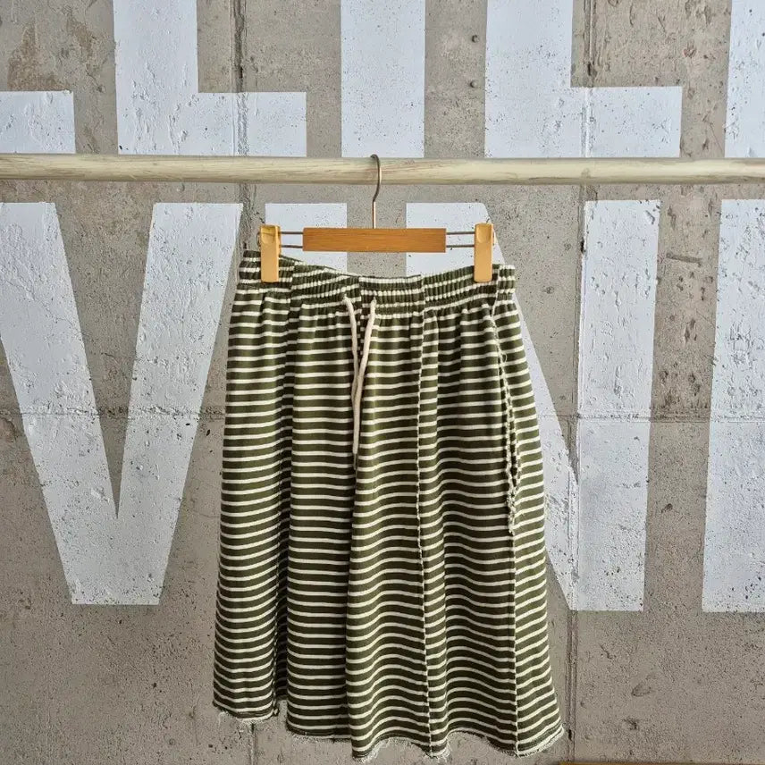 [BUNJANG] Stripe Cutting Wide 5-Inch Shorts / 컷팅 와이드 5부반바지(MT6