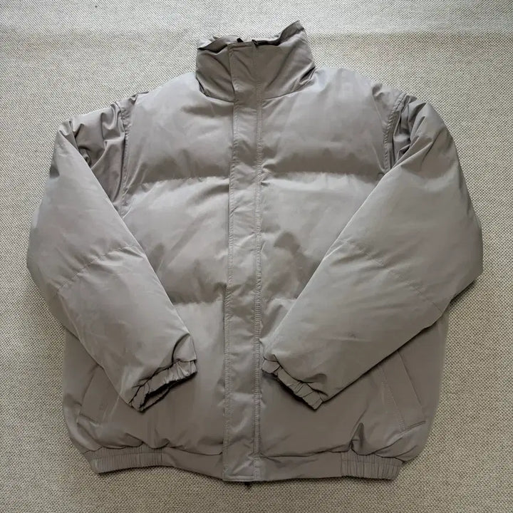[BUNJANG] Fear of God Essentials Puffy Jacket Silver / 피어오브갓 에센셜 퍼피 자켓 실버