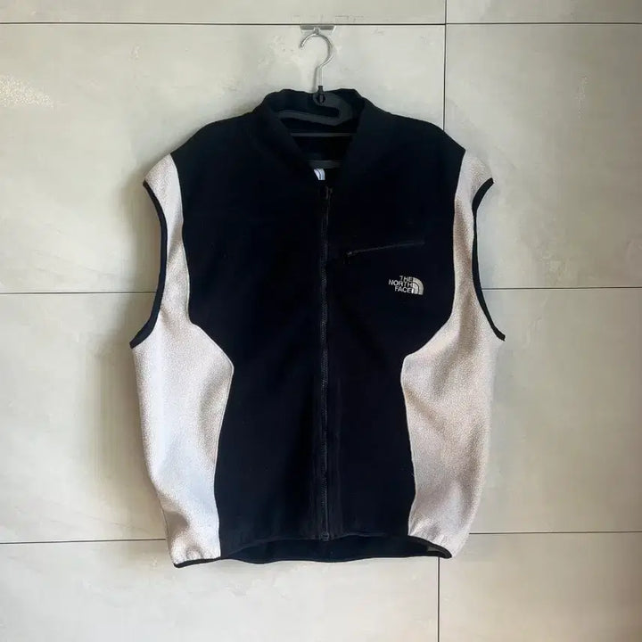 [BUNJANG] The North Face 00s Black/Ivory Fleece Vest [M] / 00s 노스페이스 블랙/아이보리 플리스 조끼 [M]