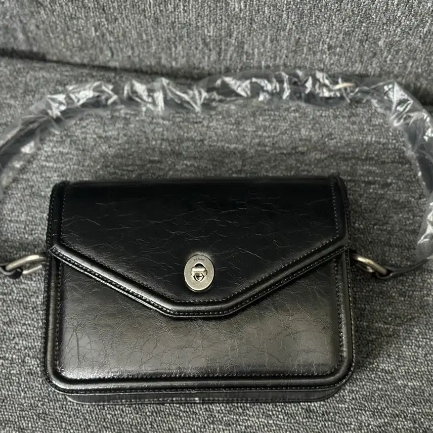 [BUNJANG] Black Mini Crossbody Bag / 블랙 미니 크로스백