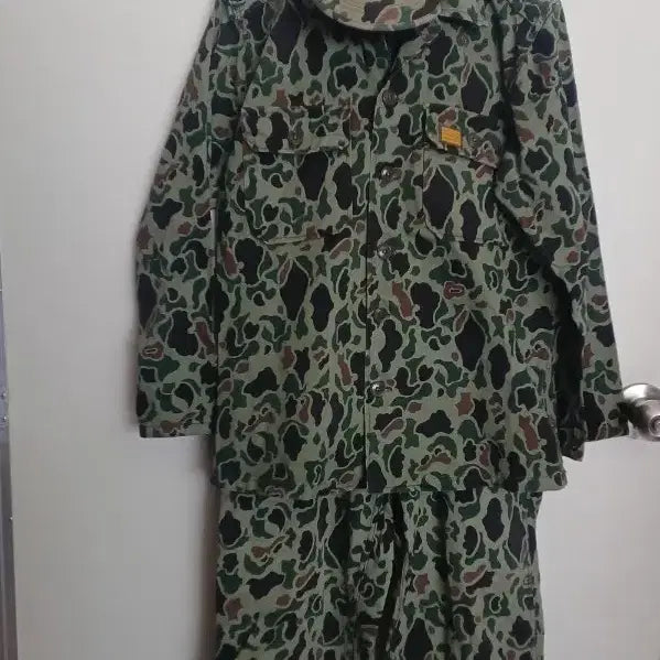 [BUNJANG] 1980s Vintage Camouflage Military Uniform Set with Hat / 근대사  수집품 80년대 구형 제대복 얼룩무늬 군복 상.하의.모자 코스튬